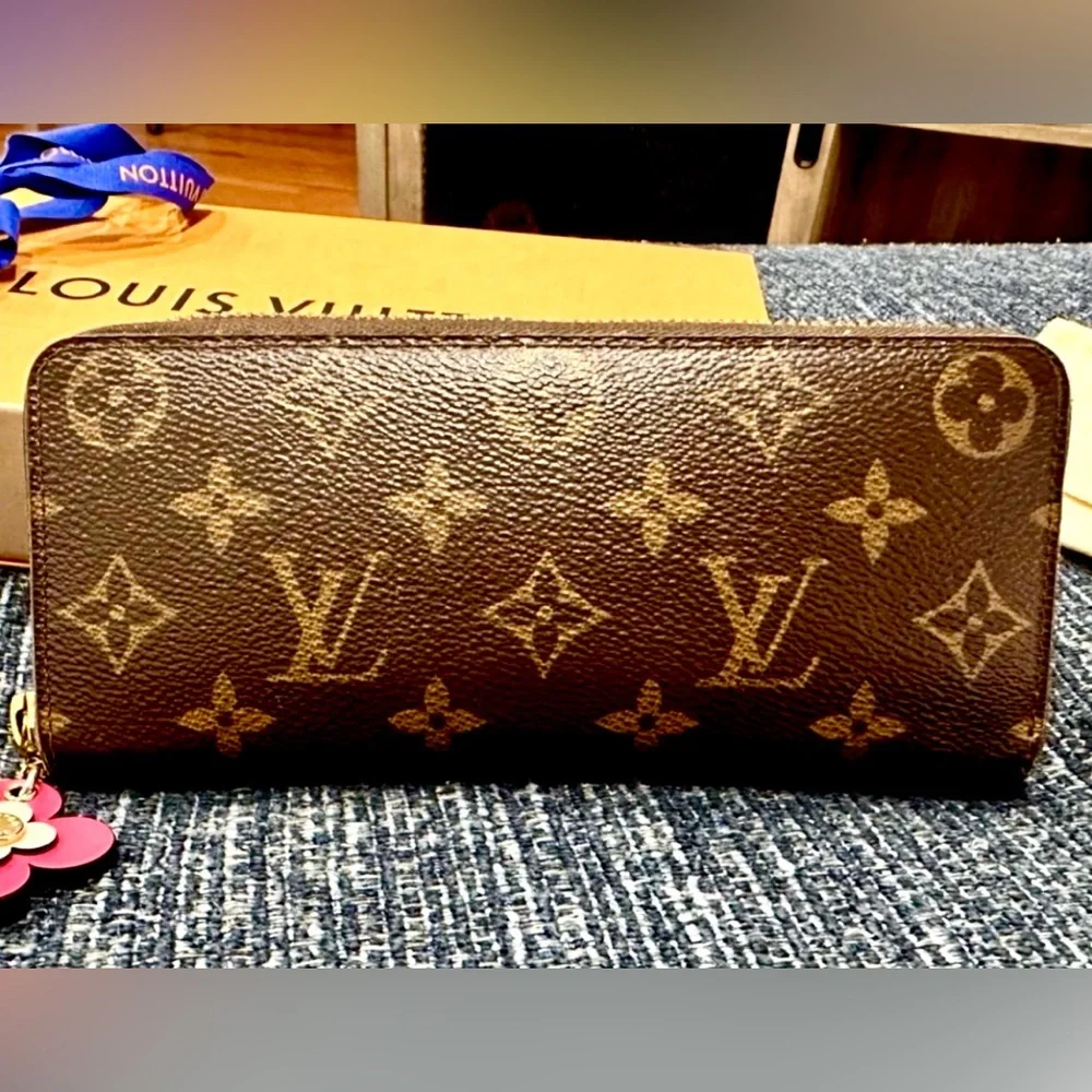Louis Vuitton Clemence wallet blooming flowers Fuchsia 
EXCELLENT CONDITION - Picture 16 of 16